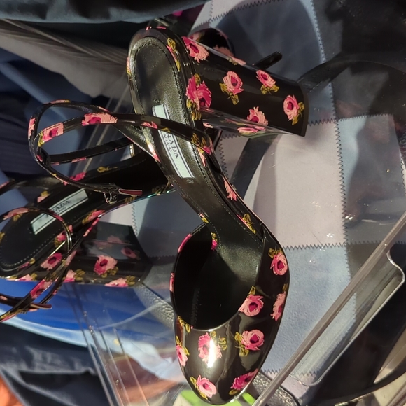 Prada pumps NWOT - Picture 1 of 4